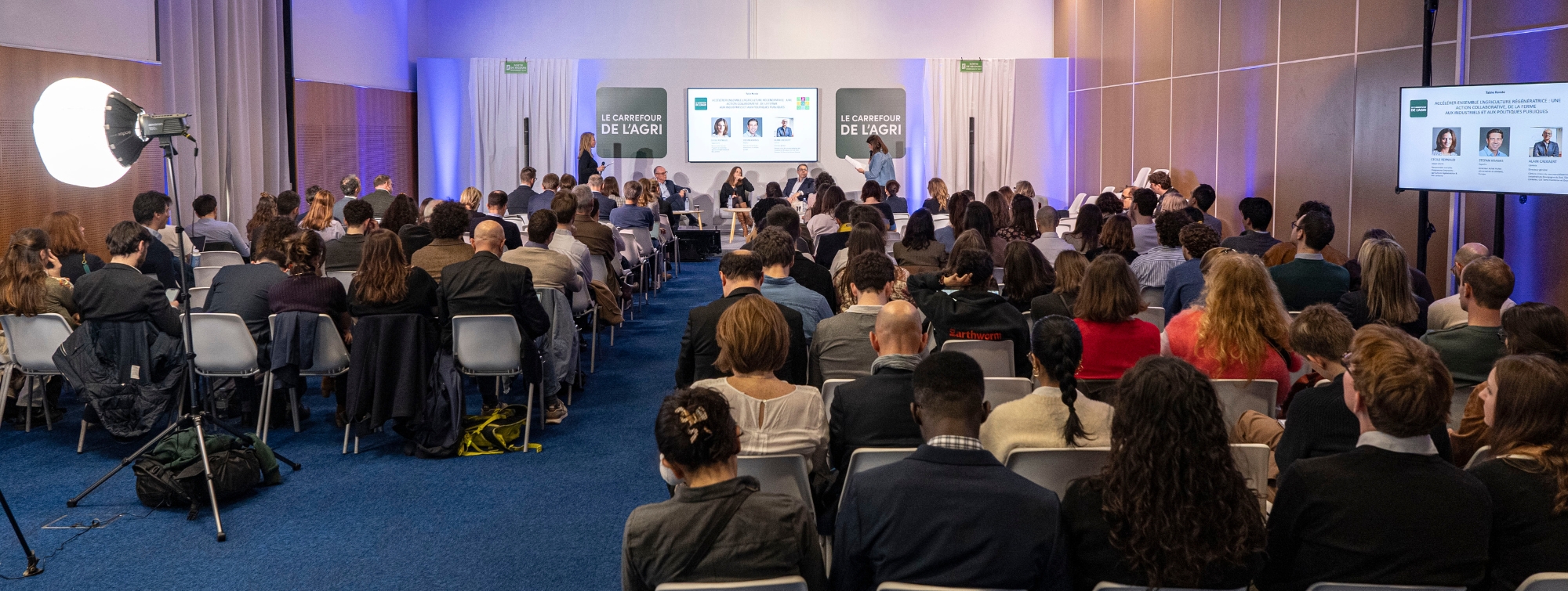 Participants réunis lors de la conférence SIAPRO 2026, assistant à une présentat