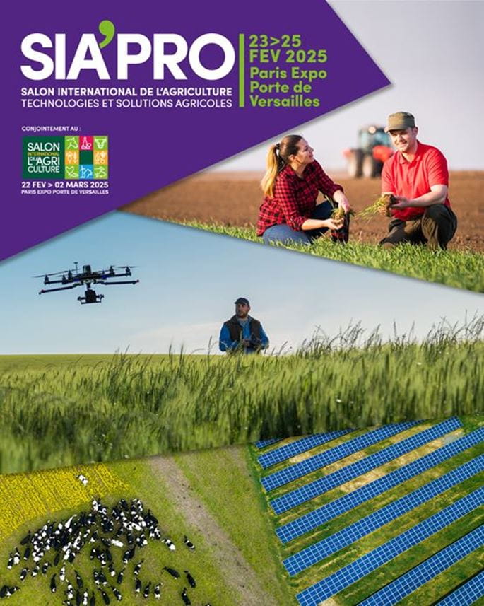 L'affiche du salon SIA'PRO 2025 montre quatre photos illustrant les thématiques et l'esprit de l'événement : l'innovation, l'équipement agricole, la culture de céréales, l'élevage et la convivialité.